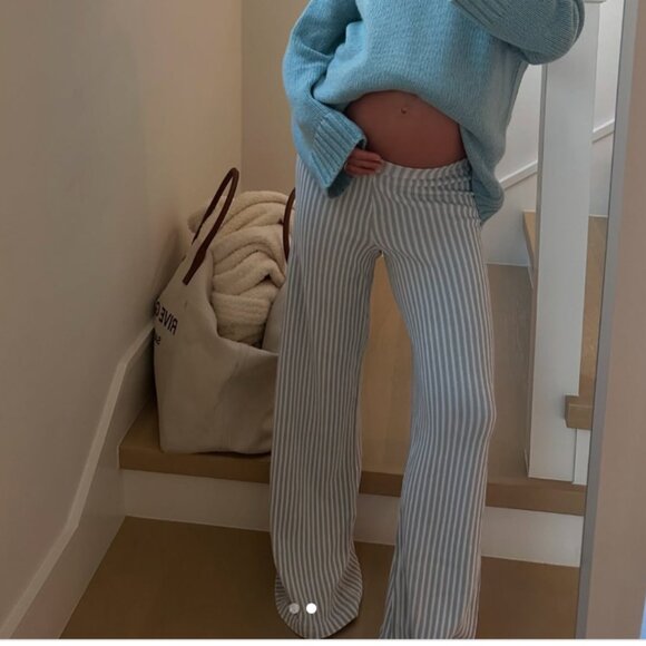 NA-KD fashion x @clairerose | US L | Knitted striped flared pants blue & white - Picture 5 of 5